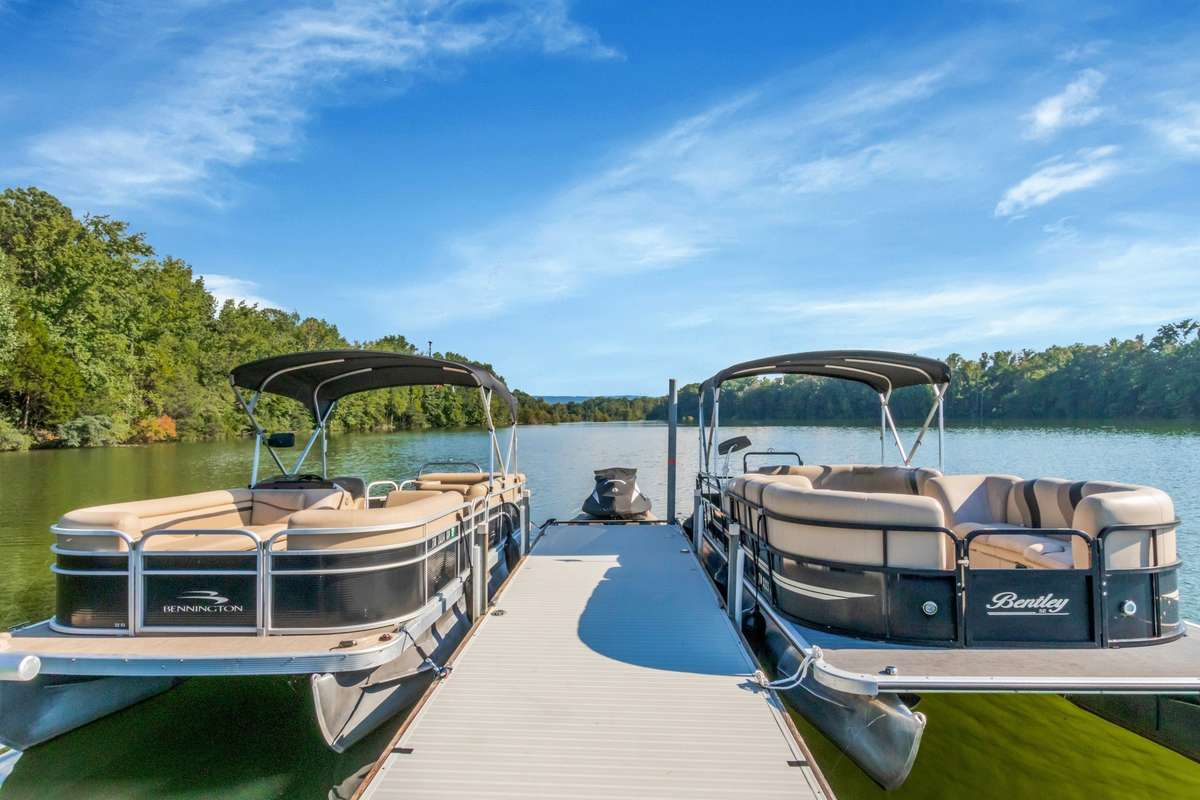 Slip on left belongs to homeowner. The boat does not belong to the owner.