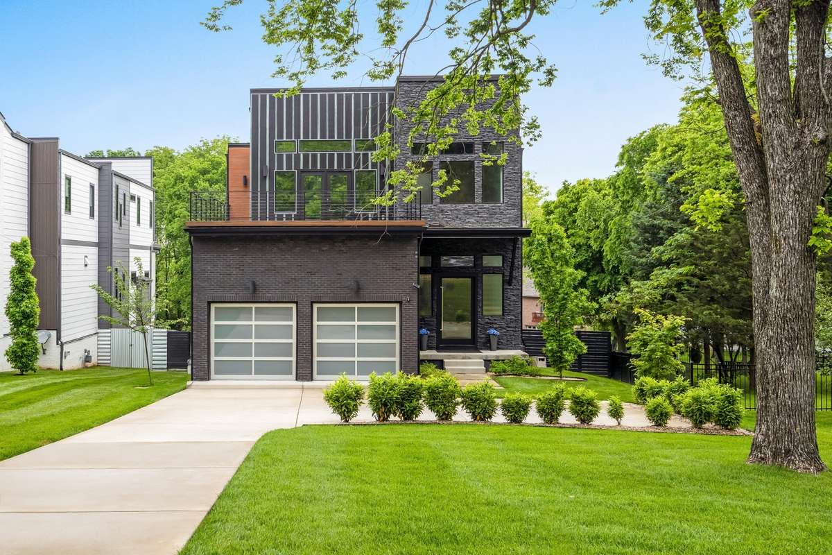 Welcome to 3918B Caylor Dr....offering a modern urban lifestyle with flair, space, and sophistication at every turn.