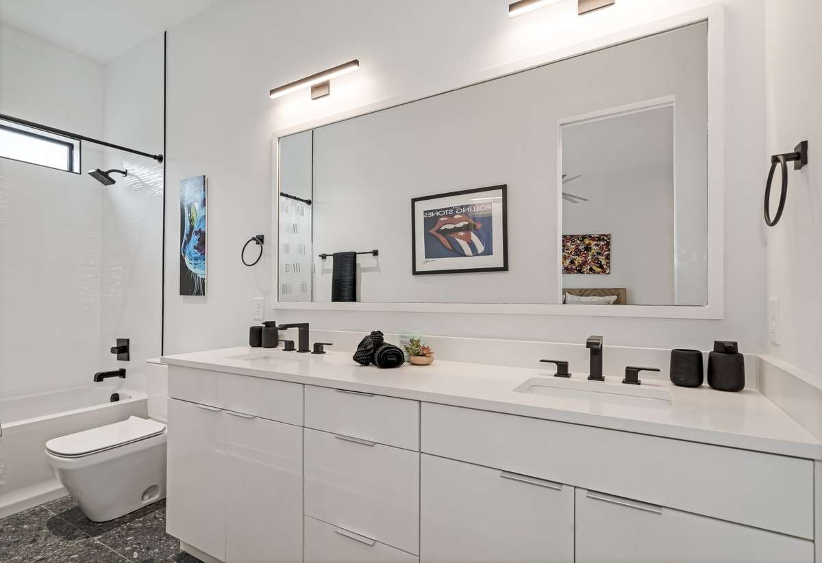3BR en-suite bathroom