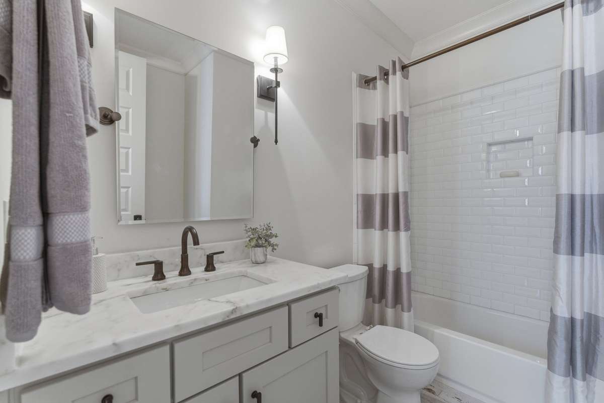 Full bathroom with modern finishes.