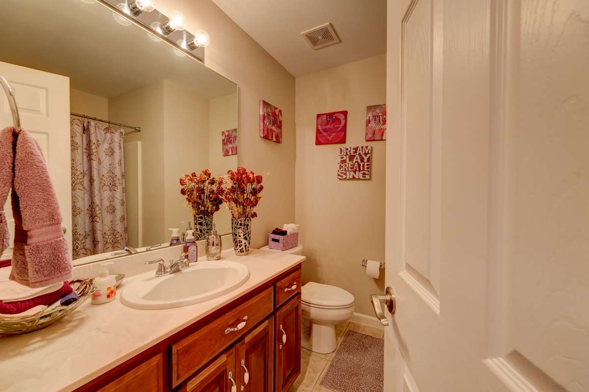 guest bath on 2nd floor