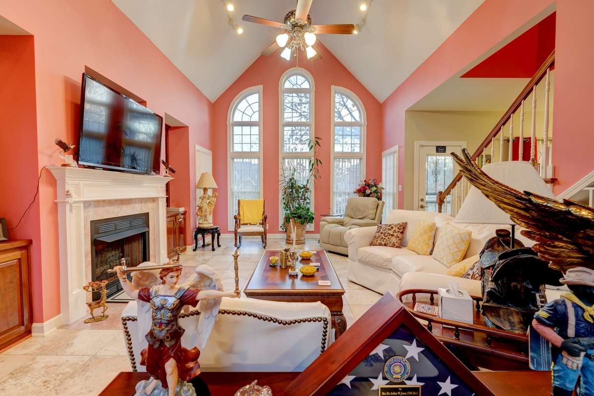 Large family room with ceiling fans and gorgeous windows