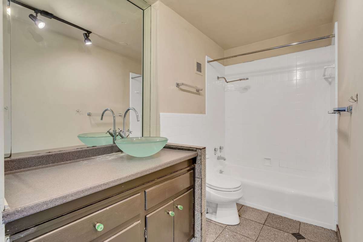2nd bathroom with linen closet