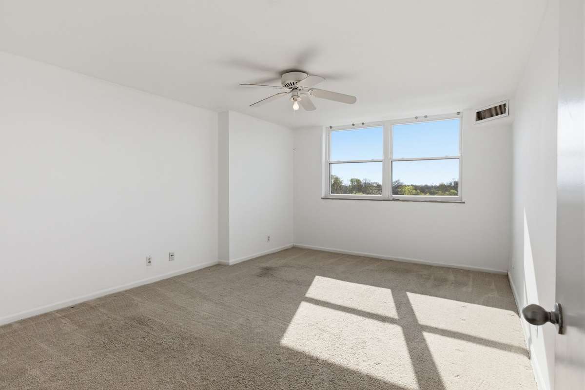 3rd bedroom walk-in closet