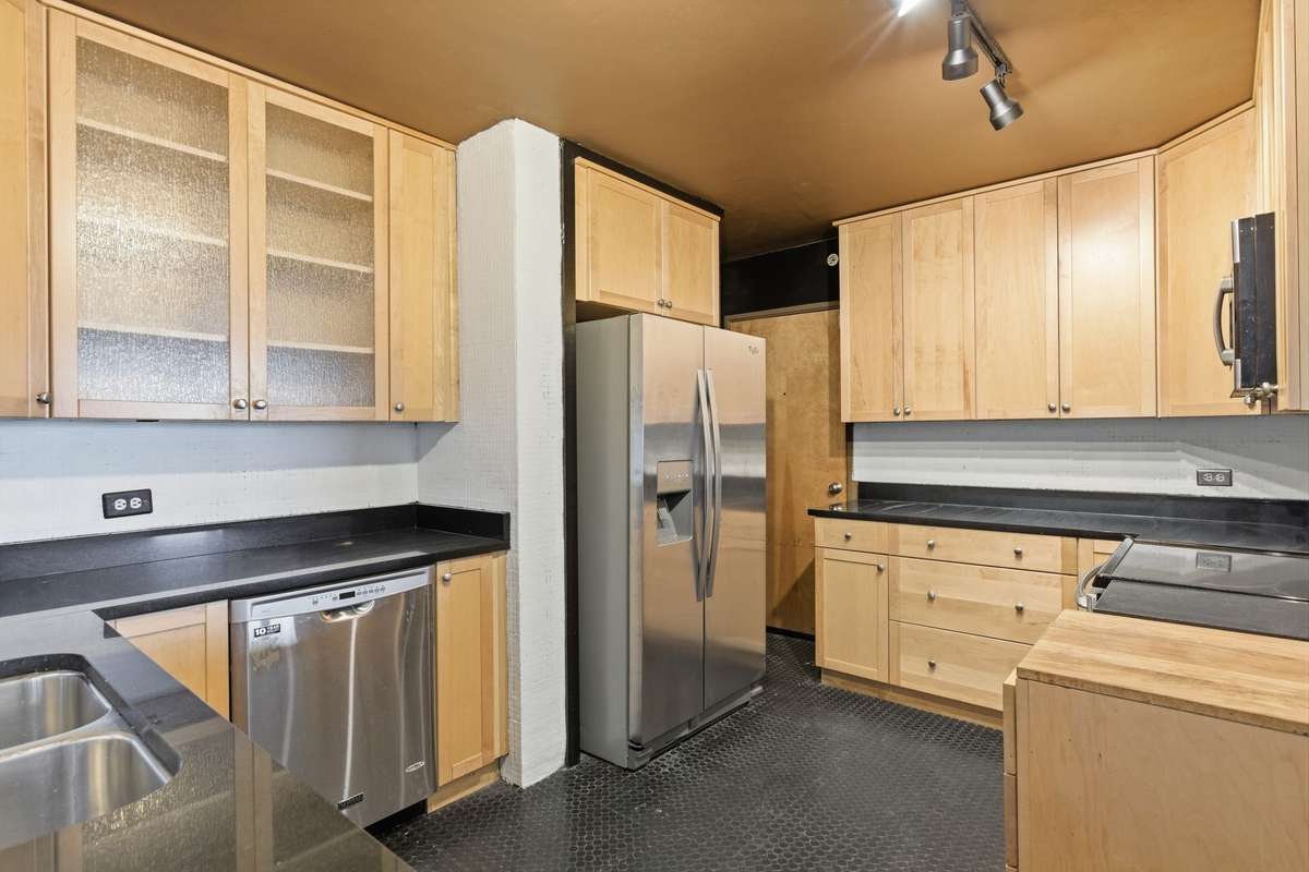 Kitchen with a backdoor