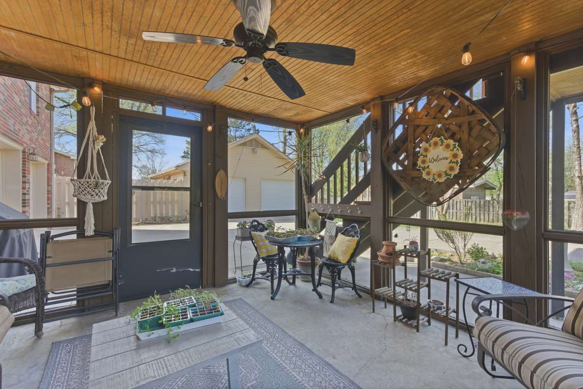 Another view of the screened in patio.