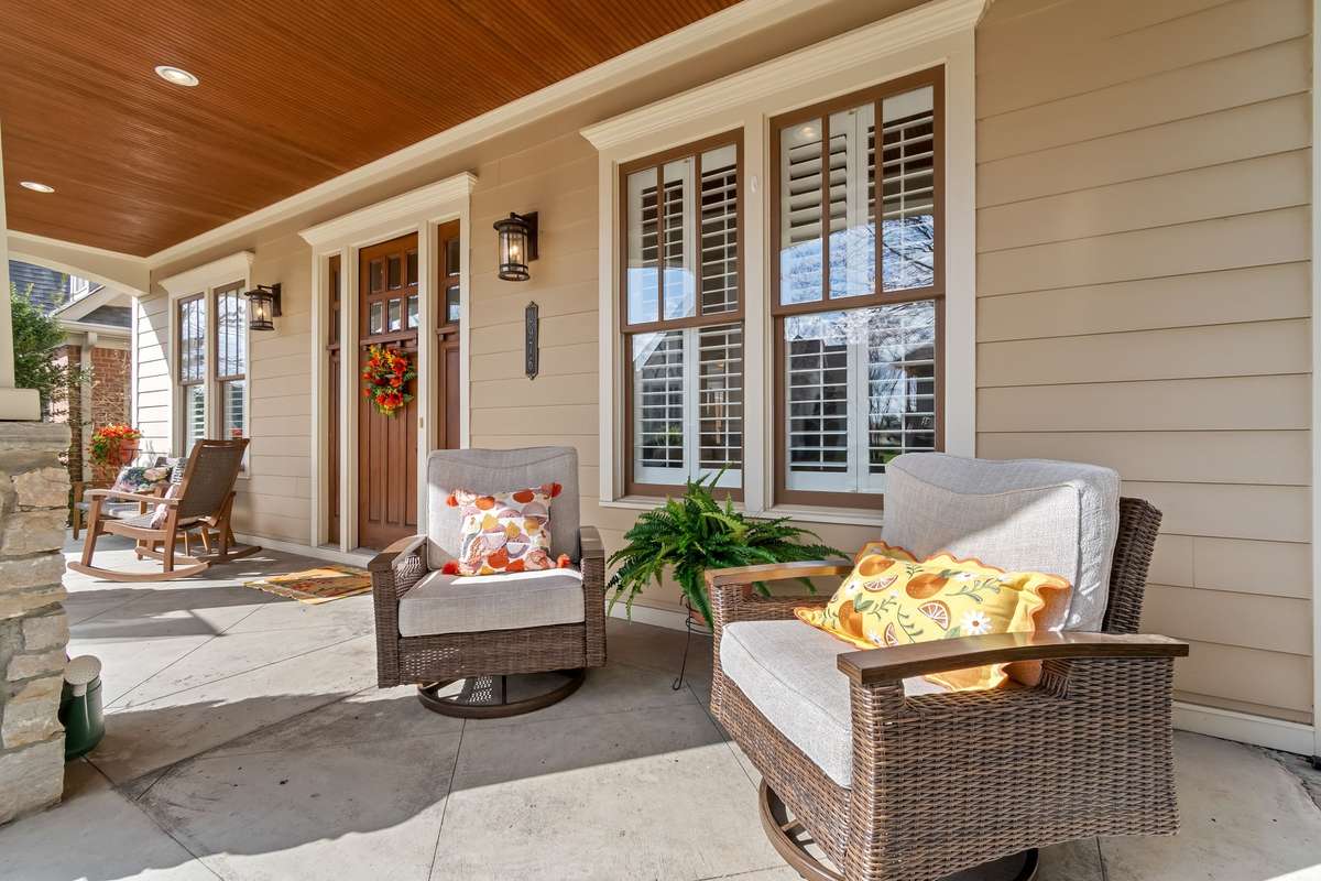 As you can see plenty of room for entertaining or greeting your neighbors...