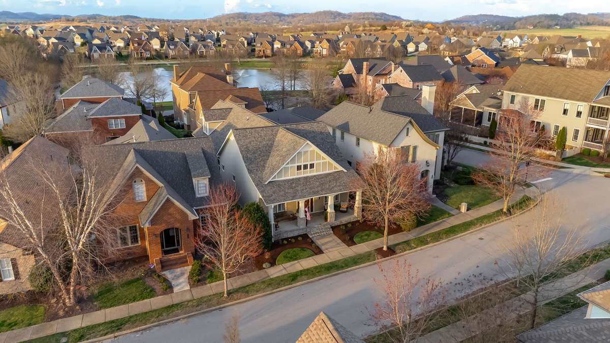 Street view of 2976 Americus....notice the Lake one street back....