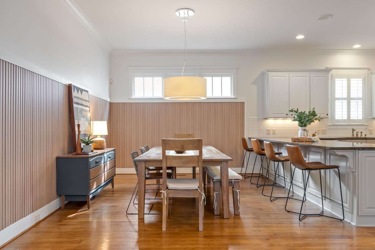 The casual dining area is perfect for all your celebrations....