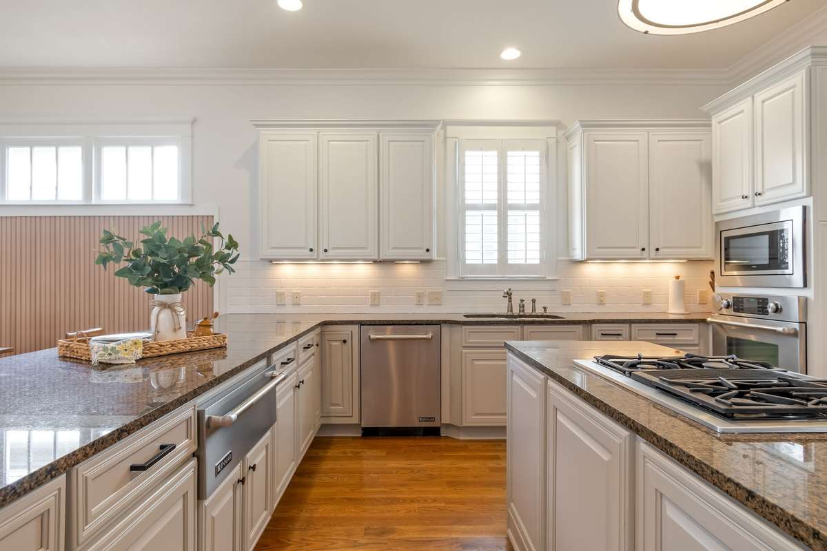 Notice the warming drawer on your left and undercounter lighting, plus on your right you will find the built in microwave and second oven for your baking pleasure!
