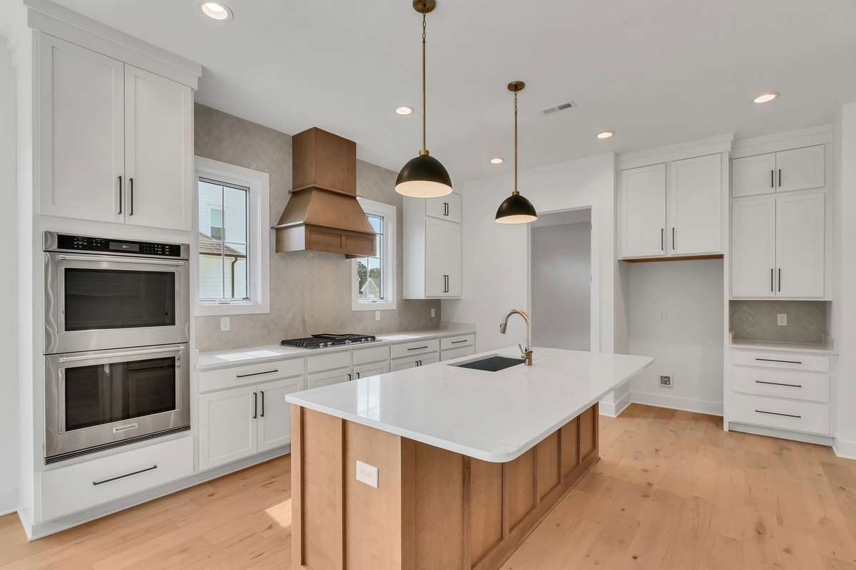 Photo of a previous built Ensley home. Shown for illustration purposes only. Materials and finishes will vary. Ask listing agent for included features on this home. Cabinets DO NOT go to the ceiling as shown in photo.*****