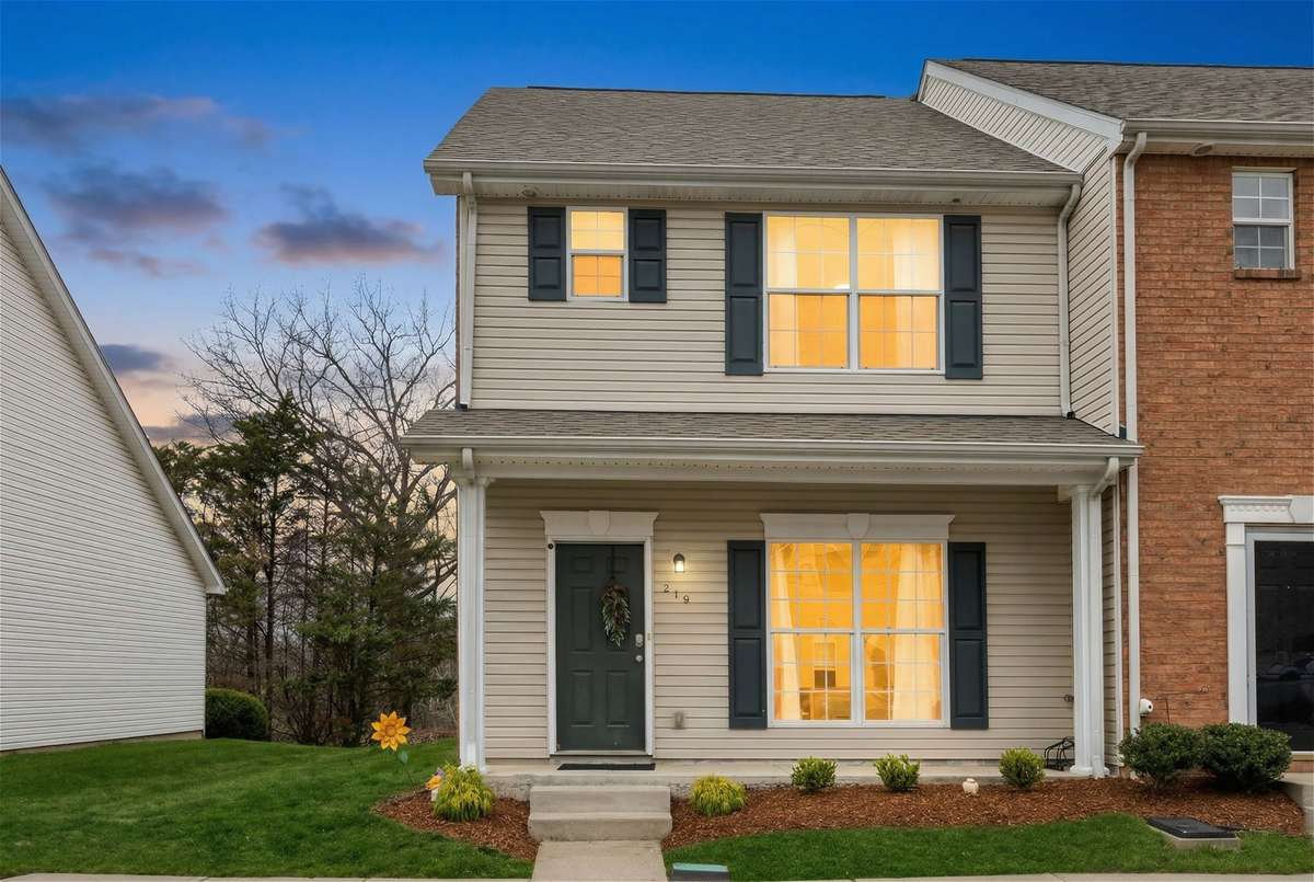 219 Northcrest Commons Circle - Zoned for Crieve Hall Elementary with an excellent floorplan. A bright end-unit with new quartz kitchen countertops, some updated light fixtures, and a location close to Brentwood and the heart of Nashville.