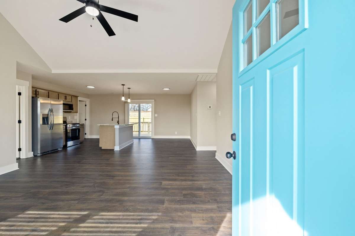 Sample pictures from a previous build showing the Carter Floor Plan.  Materials and colors are subject to change without notice.