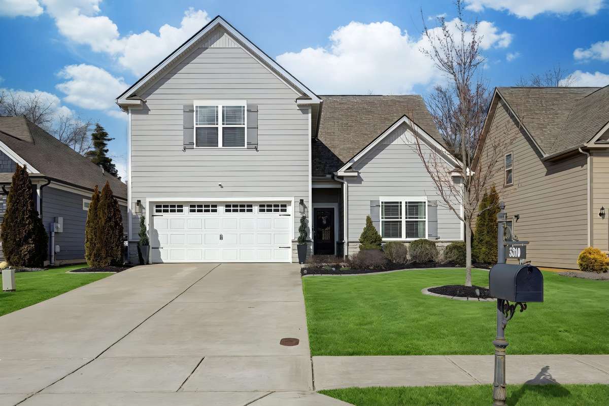 Welcome to this charming home with an inviting open floor plan that blends functionality and beauty. Inside, the well-designed layout connects the kitchen, dining area, and great room, all featuring impressive vaulted ceilings.