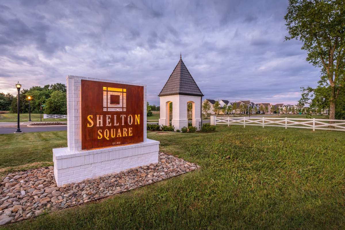 Shelton Square is conveniently located in Murfreesboro near the Avenue Mall, schools, restaurants and shopping with Easy access to both I-24 and I-840.