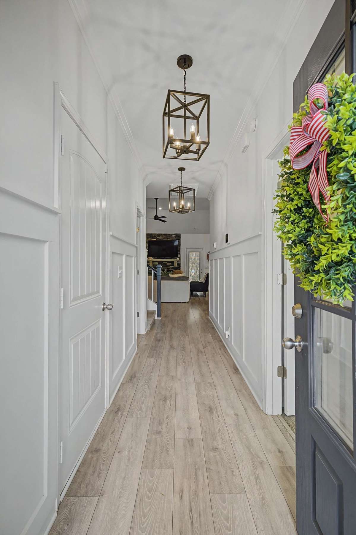 Welcome to this charming home with an inviting open floor plan that blends functionality and beauty. Entry Foyer has Wainscoting for added elegance.