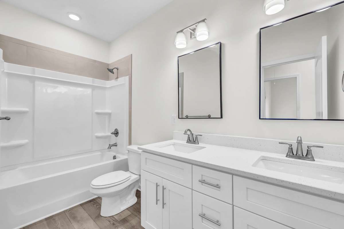 sample photos of home plan ONLY. Finishes may vary.