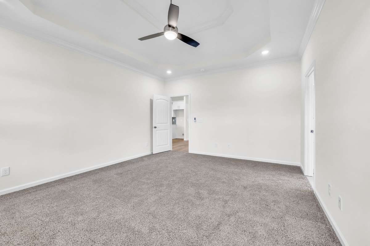 sample photos of home plan ONLY. Finishes may vary.