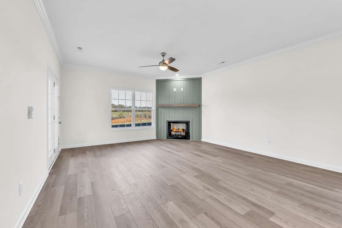sample photos of home plan ONLY. Finishes may vary.