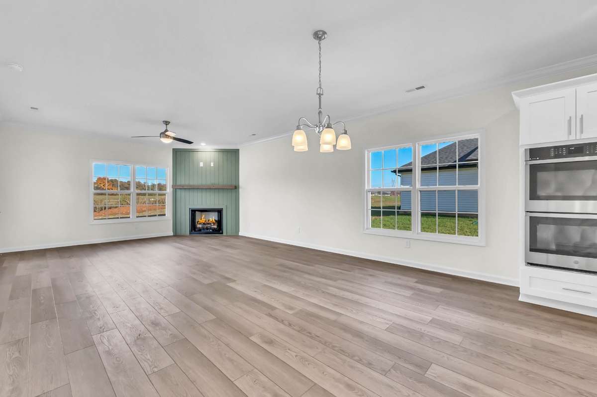 sample photos of home plan ONLY. Finishes may vary.