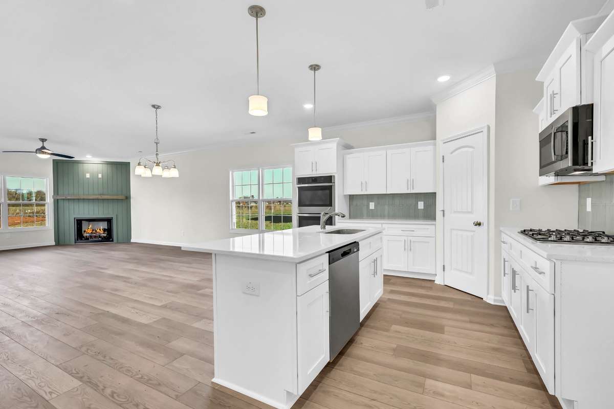 sample photos of home plan ONLY. Finishes may vary.