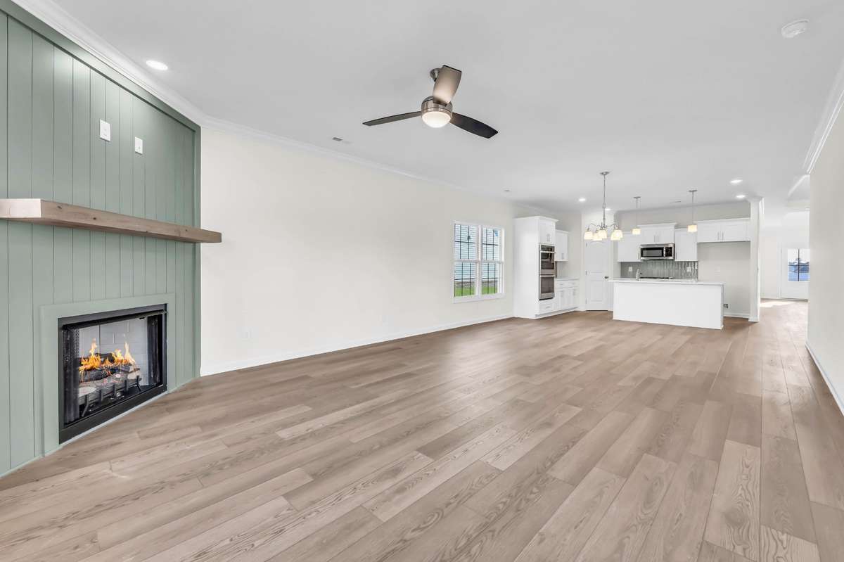 sample photos of home plan ONLY. Finishes may vary.