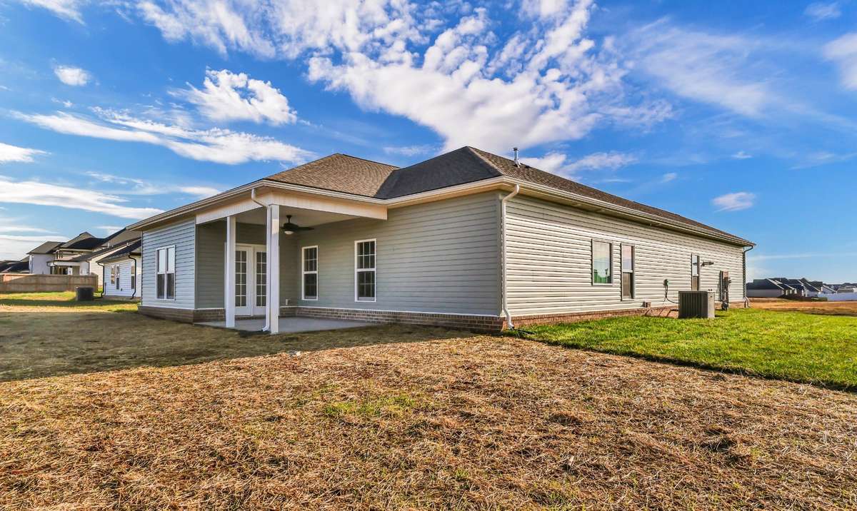 sample photos of home plan ONLY. Finishes may vary.