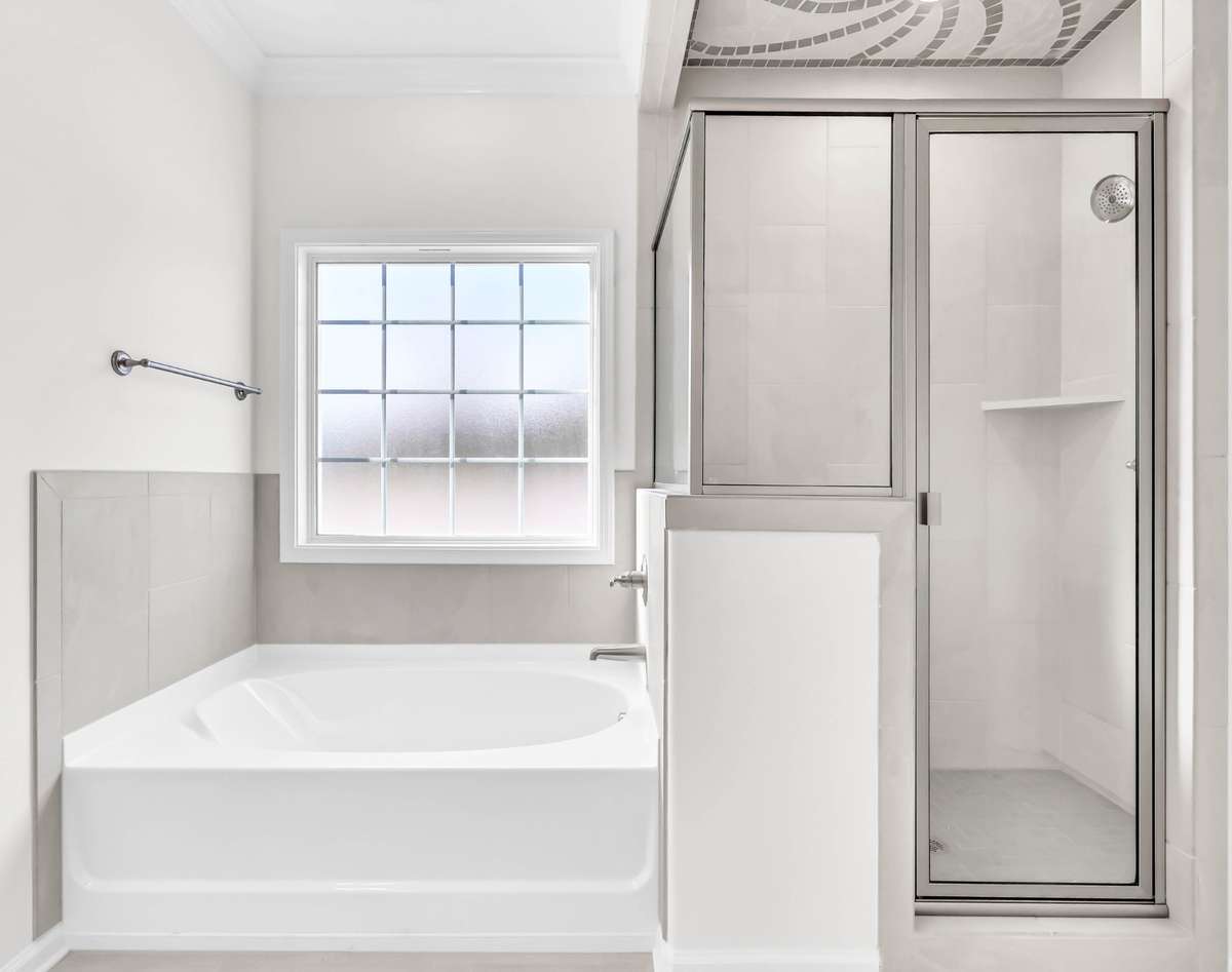 sample photos of home plan ONLY. Finishes may vary.