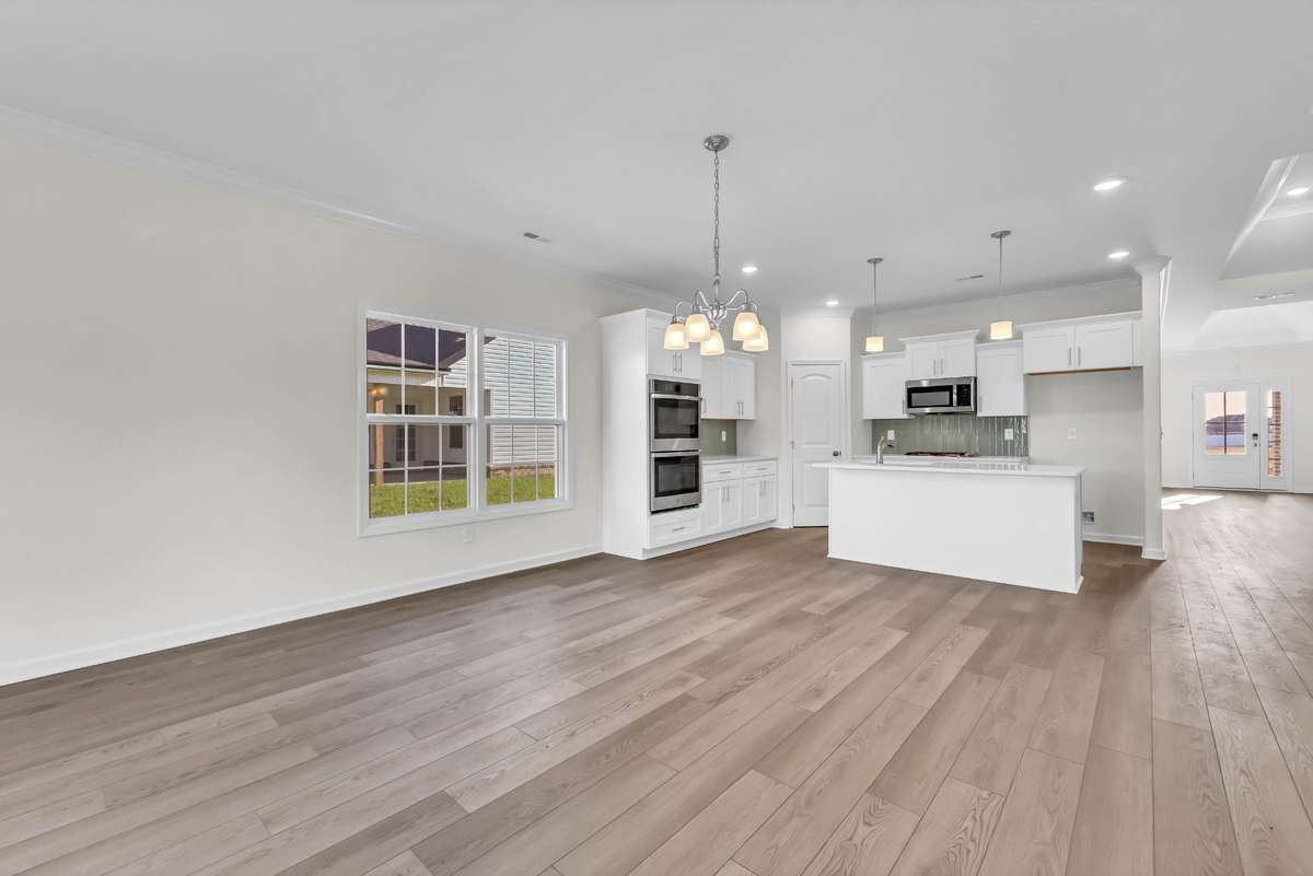 sample photos of home plan ONLY. Finishes may vary.