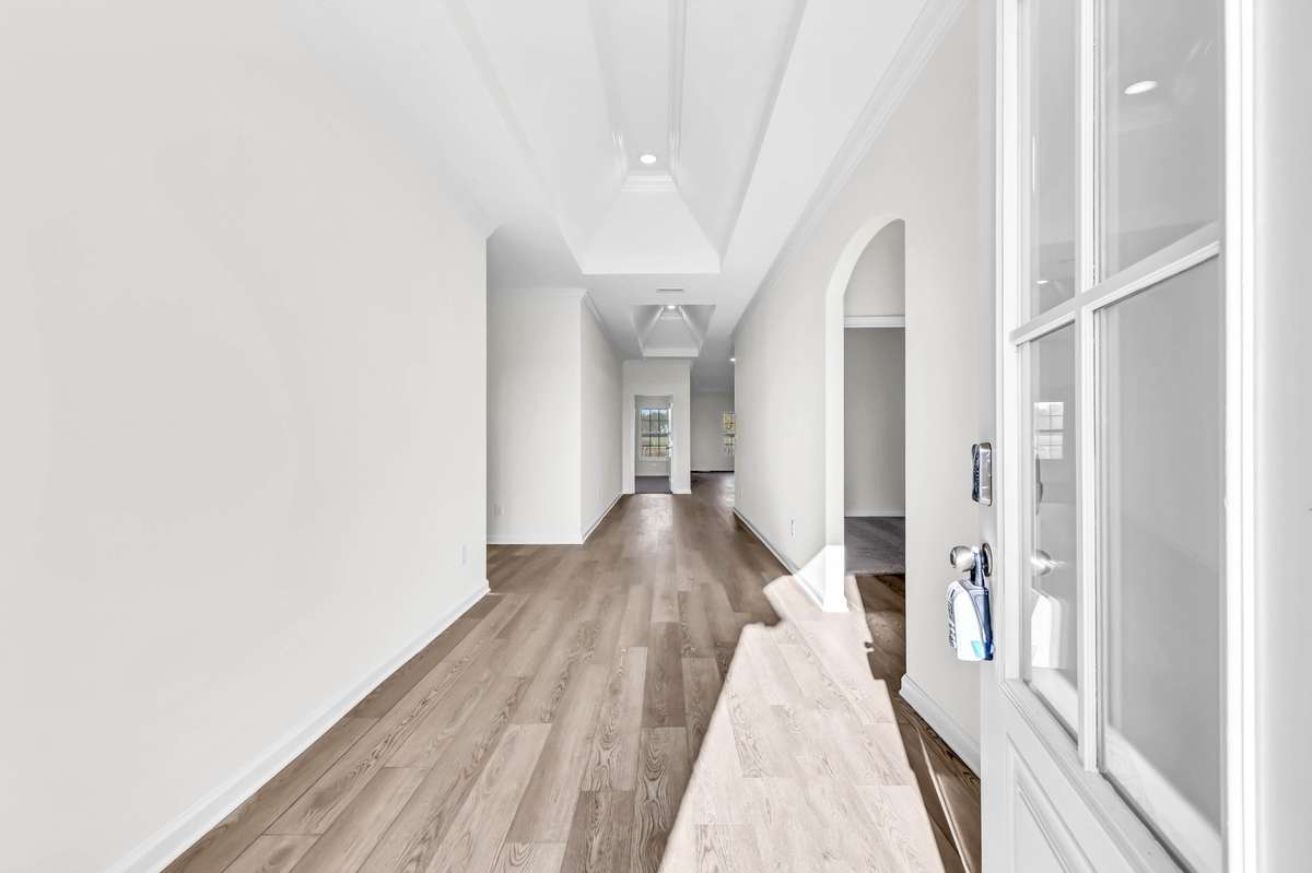 sample photos of home plan ONLY. Finishes may vary.