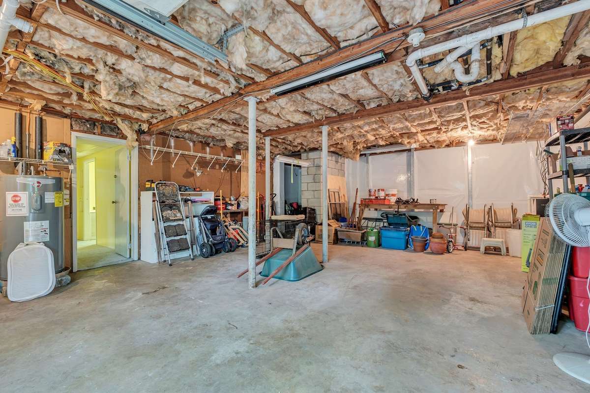 1 Car Garage / Laundry Room