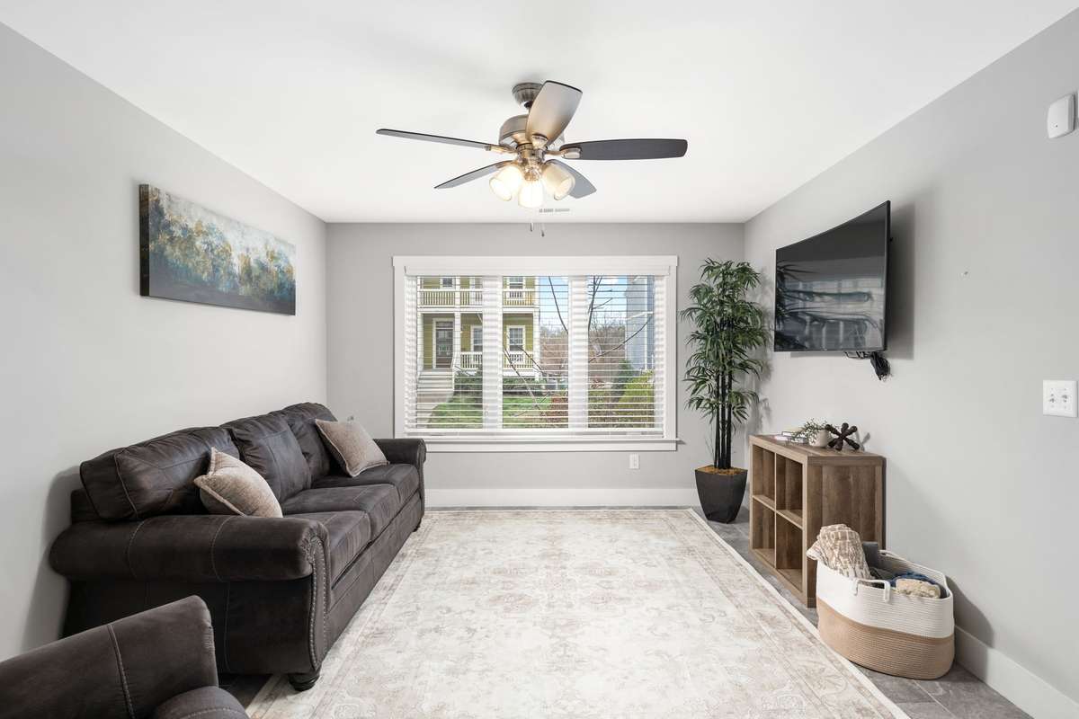 1st floor bedroom/office.