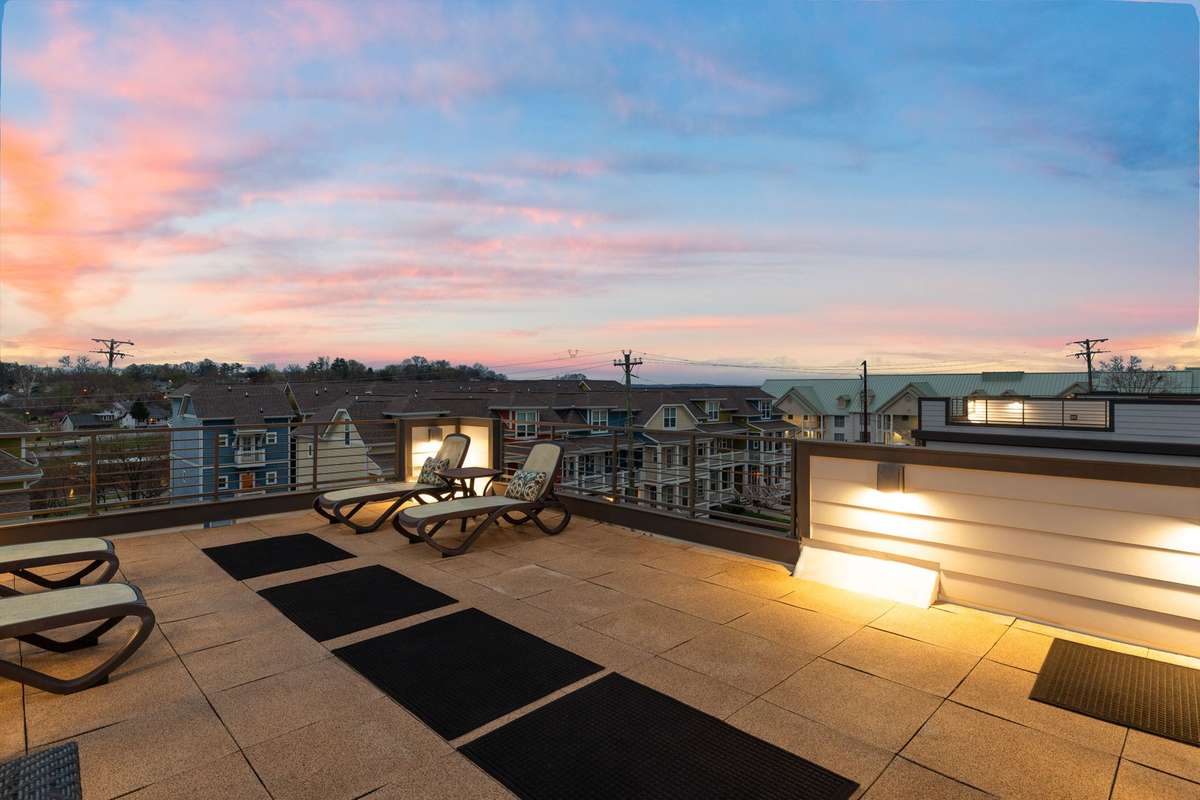 Imagine unwinding in this beautiful setting after a fun day on the lake and dinner at Sam's.