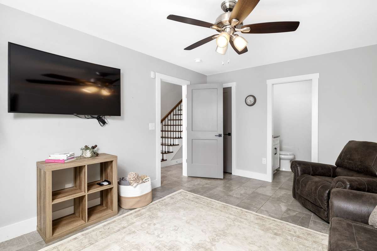 Each bedroom has an en suite bath.