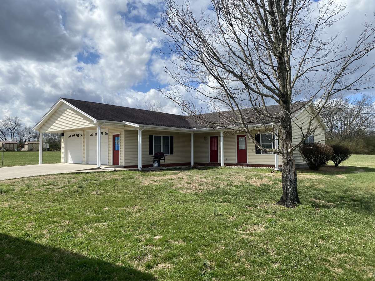 Separate building for possible home business or In law cottage.
