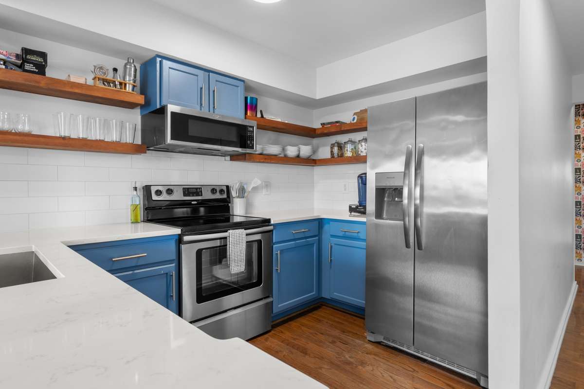 A new stainless steel refrigerator has been installed after the pictures were made. The new refrigerator does not have water and ice in the door.