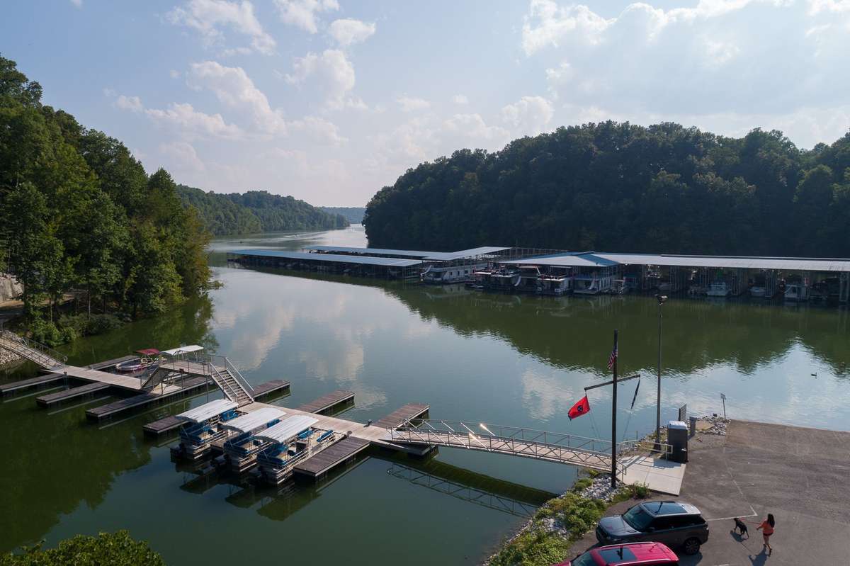 Upgrade your lake experience with an optional boat slips lease, and the complimentary boat slips for your guests