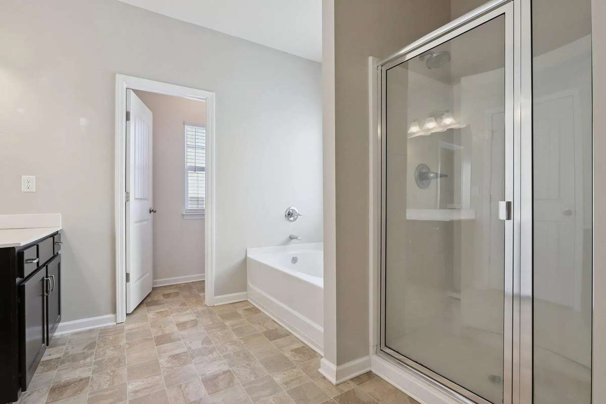 Separate tub and shower!!