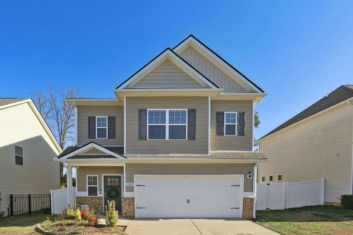 Cute home in the heart of Shelbyville!!