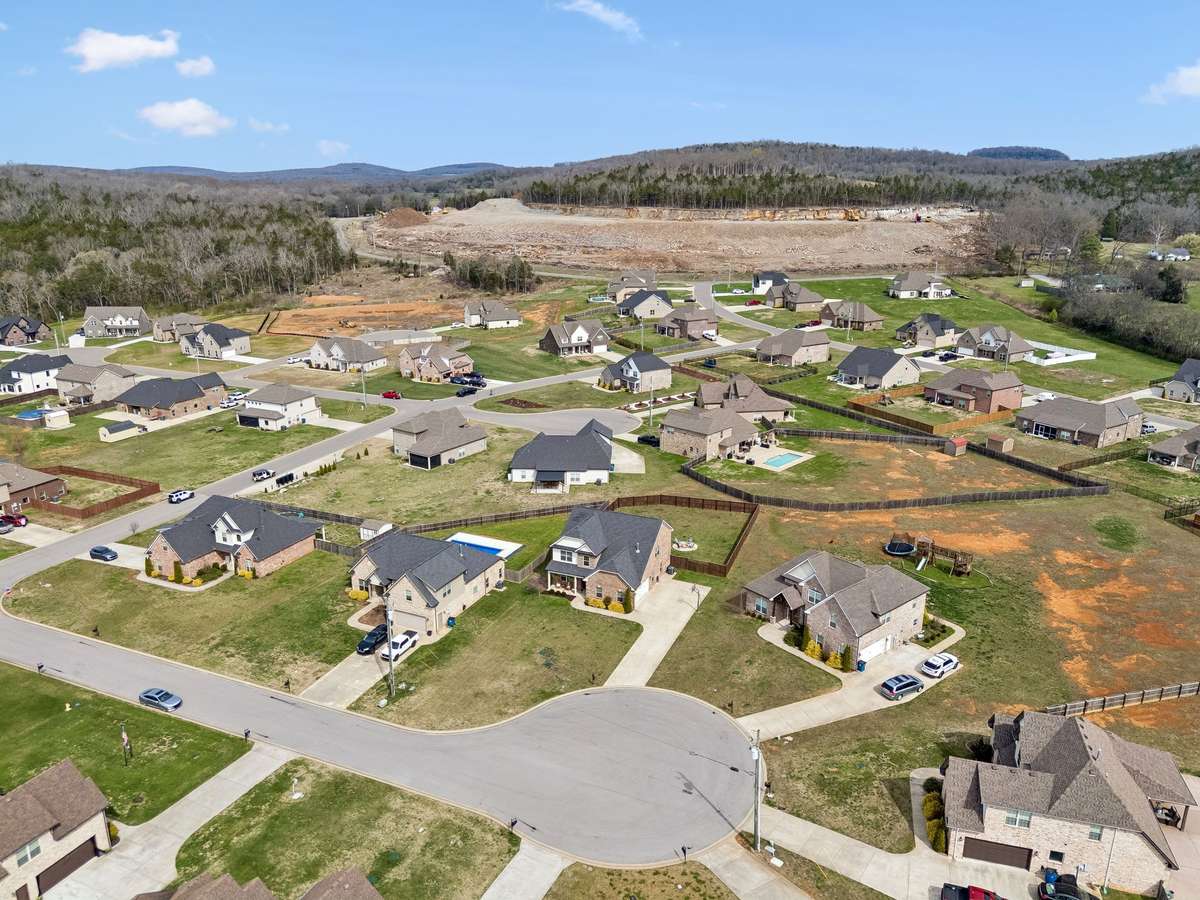 CHESTNUT VALLEY IS QUIET, HOME LOTS ARE SIZABLE, SPREAD OUT AND THERE IS A LITTLE HILL & MOUNTAIN VIEW. WHETHER YOU ARE LOOKING TO MOVE OUTSIDE THE CITY LIMITS OR MORE CLOSER TO FRIENDS & FAMILY, THIS IS THE HOME FOR YOU. SCHEDULE A SHOWING TODAY!!