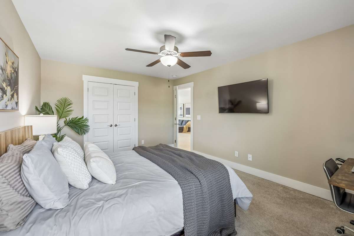 YOU CAN FIT A WHOLE KING SUITE OF FURNITURE IN HERE!
