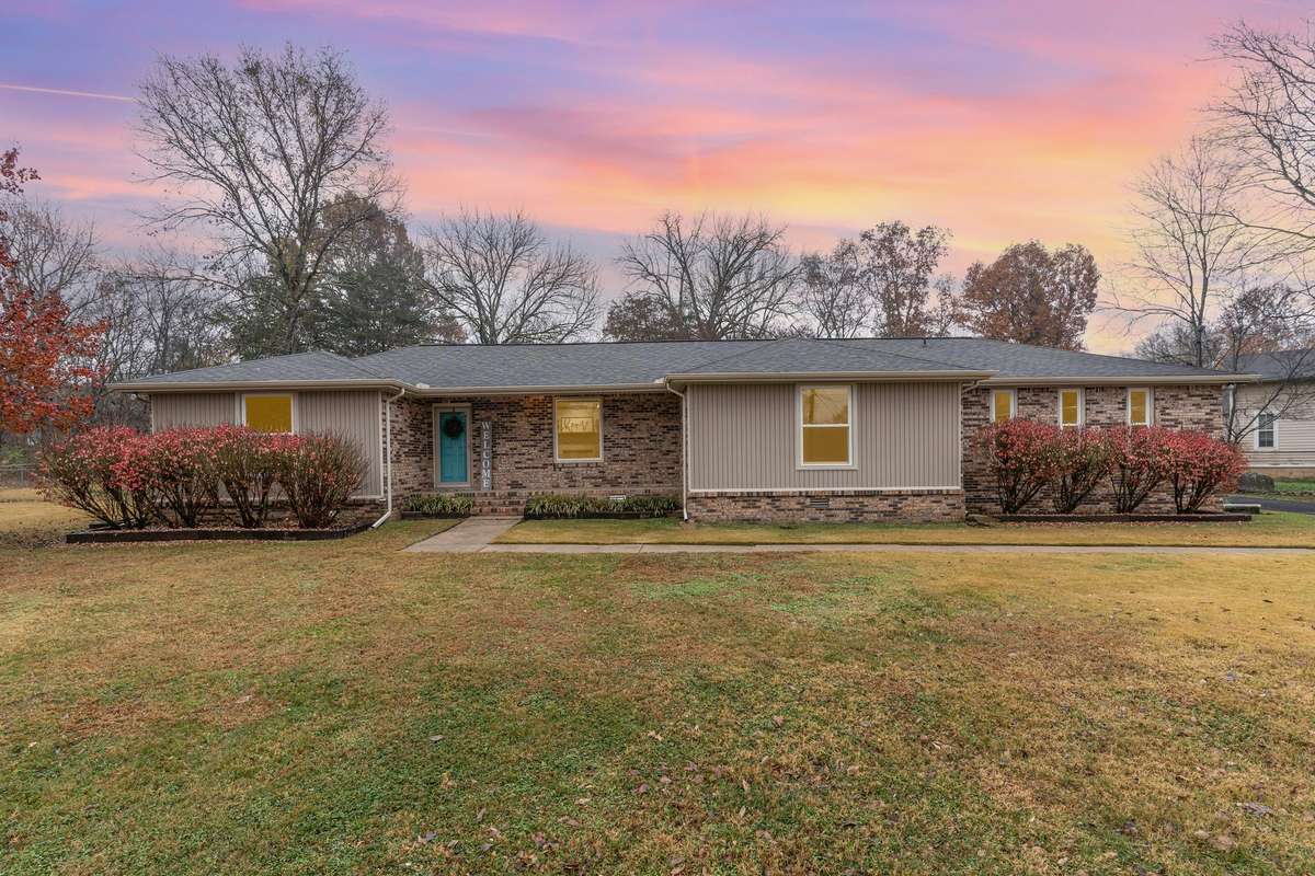 Welcome Home to 110 Edison Cir