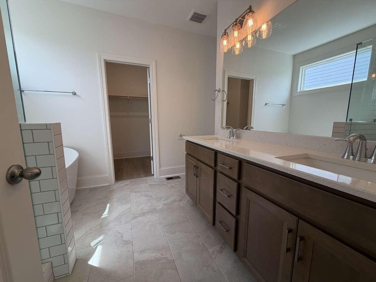 Primary suite