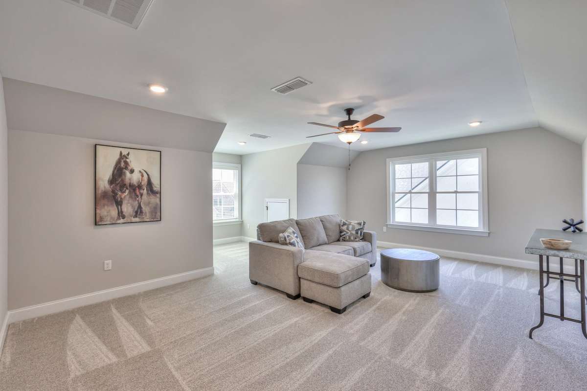 Upstairs Loft/ Bonus Area