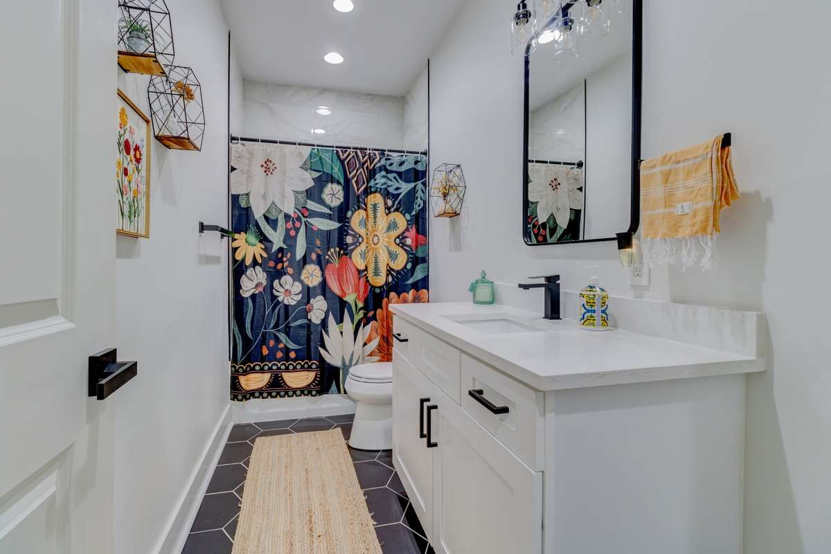 Full bath 2