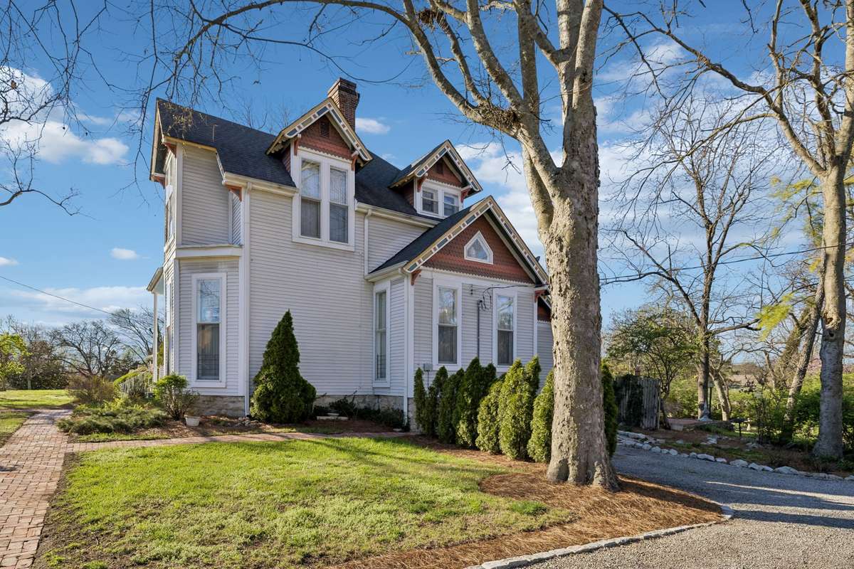 This historic home is on the corner of what was one time known as Belair Ave and Rose Street. Thus, The Belair House. Now, Woodmont Dr. and 25th Avenue South. One block off 21st Avenue South