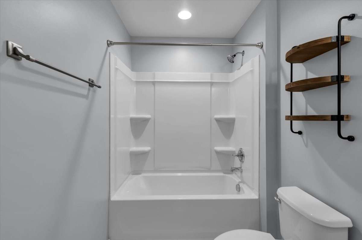 Full bathroom second floor
