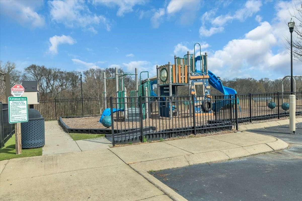 Neighborhood amenities incl.-2 pools, clubhouses & playgrounds