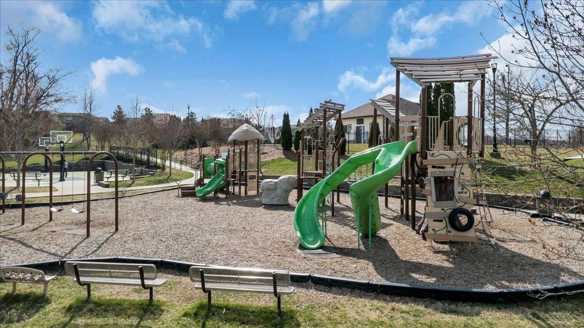 Neighborhood amenities incl.-2 pools, clubhouses & playgrounds
