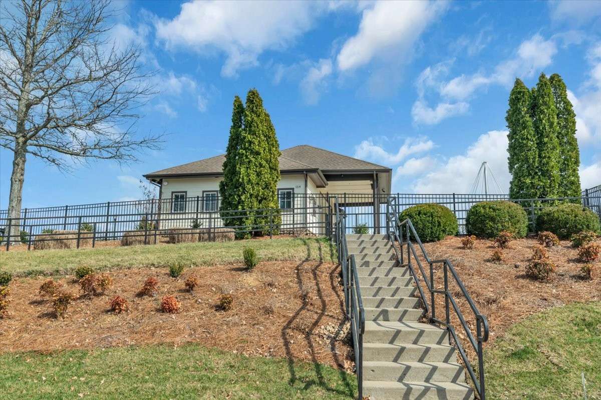 Neighborhood amenities incl.-2 pools, clubhouses & playgrounds